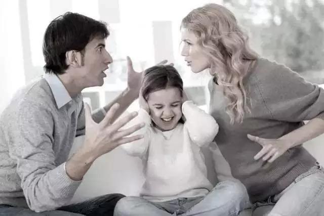 如何在孩子面前处理夫妻冲突